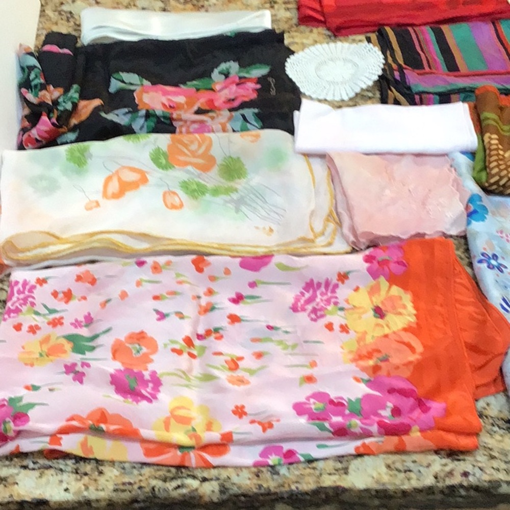 READ Scarf silk & mixed fabric bundle for crafting or upcycling. - Picture 5 of 5